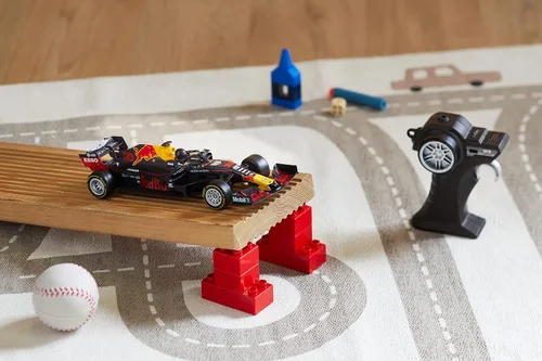 Vista 7 de Maisto M82351 Aston Martin Max 1:24 Premium RC F1 2018 RED Bull RB15 Verstappen, Multicolor