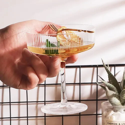 Vista 5 de Montex - Juego de 6 vasos de cristal de Martini de 10 onzas, cristalería de cóctel vintage para champán, margaritas, Manhattan, bar en casa y regalos