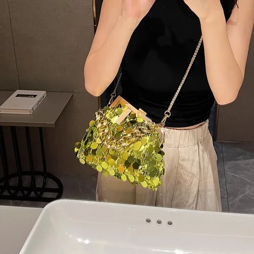 Vista 3 de BSLONG Bolso de noche brillante para mujer con cadena de oro grande, bolso de concha brillante y bolso para boda, fiesta y cena