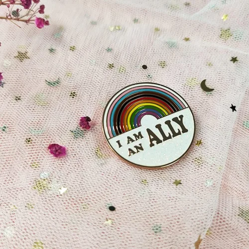 Vista 4 de Arturbo Bandera del Orgullo LGBTQ - Broches de solapa esmaltados de arco iris, insignias divertidas para ropa, bolsas, mochilas, sombreros