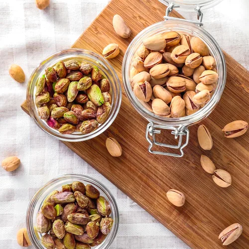 Vista 3 de Yupik Pistachos salados tostados orgánicos en seco, In Shell, 2.2 libras (35.2 onzas), sin gluten, kosher, sin OMG, veganos, nueces crujientes
