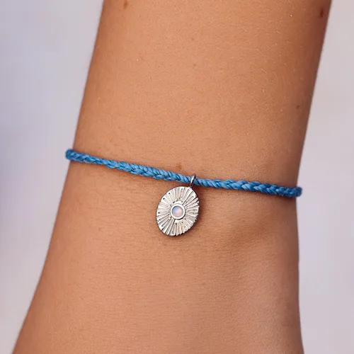 Vista 4 de Pura Vida Pulsera de plata o oro con dije de rayos solares Pulsera ajustable con banda impermeable, pulsera de cuerda para mujer Pulseras