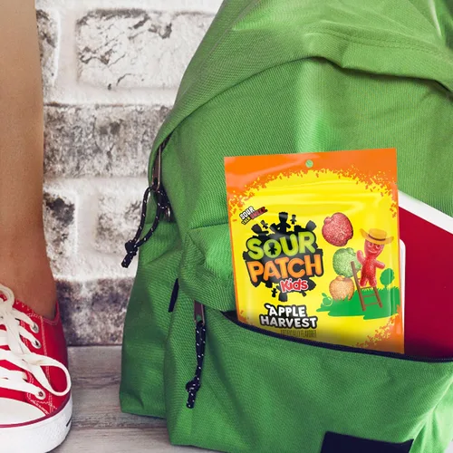Vista 8 de SOUR PATCH KIDS Apple Harvest - Caramelos suaves y masticables de Halloween, 6 bolsas de 10 onzas