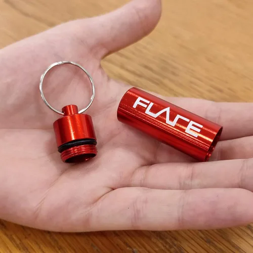 Vista 4 de FLARE AUDIO Capsule Red - Llavero de aluminio ligero resistente, resistente al agua