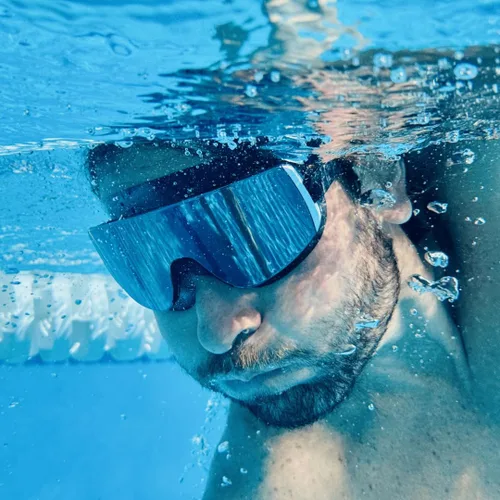 Vista 7 de ÆRA Gafas de natación ultraligeras sin marco, lente nanotecnológica antivaho, 100% protección UV, surf, SUP, moto acuática, esquí acuático, aguas