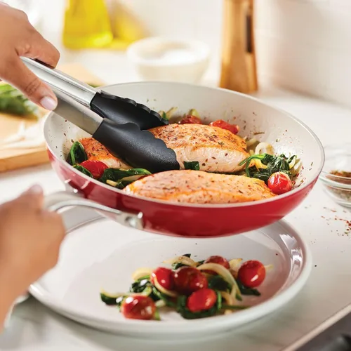 Vista 7 de KitchenAid Sartén/sartén antiadherente de cerámica anodizada dura, 10 pulgadas, color rojo imperio