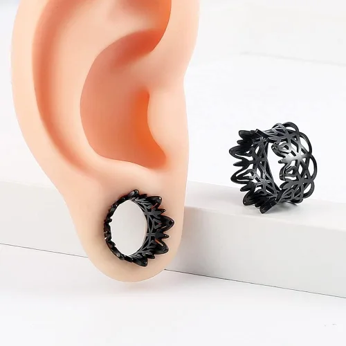 Vista 4 de LADEMAYH 2 Pcs Hollow Design Saddle Plugs Gauges for Women Ventilate Ear Tunnels Gauges for Men Breathe Surgical Steel Gauge Earrings Body Piercing