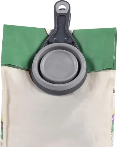 Vista 5 de Bol de comida para mascotas plegable KlipScoop de Dexas, cuchara plegable para comida seca para perros y clip para bolsa de comida para perros claro