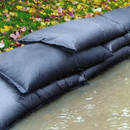 Vista 10 de Bolsas de inundación activadas por agua Quick Dam, 1 pie x 2 pies, paquete de 6. hese sandless sandbags are water-activated and self-inflating
