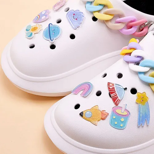 Vista 3 de CLOGCHARMS Dijes coloridos para zapatos para zuecos, personaliza tu aspecto, regalos de fiesta para mujeres y niñas, flores kawaii, diseño