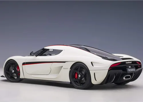 Vista 7 de Koenigsegg Regera 79027 - Coche modelo 1/18 blanco con carbón negro y rayas rojas
