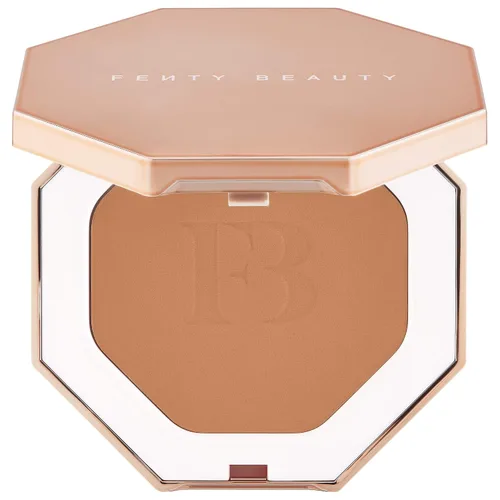Vista 5 de Fenty Beauty by Rihanna Sun Stalk'r Instant Warmth Bronzer Bajan Gyal