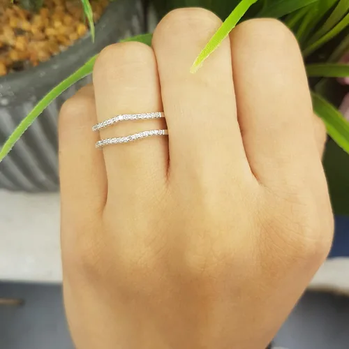 Vista 2 de Dazzlingrock Collection Anillo doble de diamante redondo de 0,18 quilates para mujer, realzador de boda, oro de 14 quilates