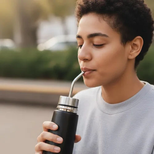 Vista 2 de BALIBETOV - Botella de yerba mate autoservable de 25 onzas, vaso de acero inoxidable aislado al vacío con doble boquilla, cafetera todo en uno a