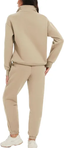 Vista 4 de PEHMEA Conjunto de 2 piezas para mujer, sudadera suelta con cuello vuelto y pantalones cortos con cordón
