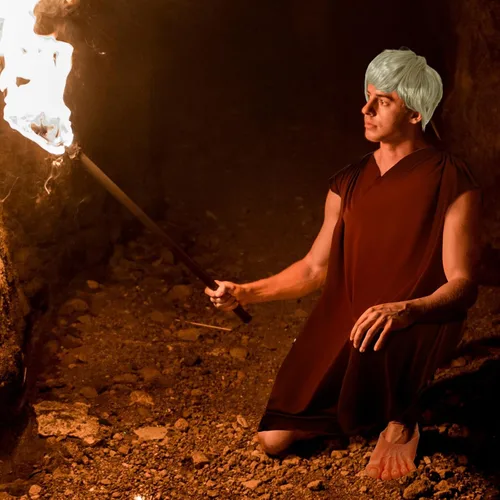 Vista 6 de Panitay 4 piezas de disfraces de hombre de la cueva para adultos, disfraz retro de cosplay, túnica marrón, auténticos y divertidos pies desnudos