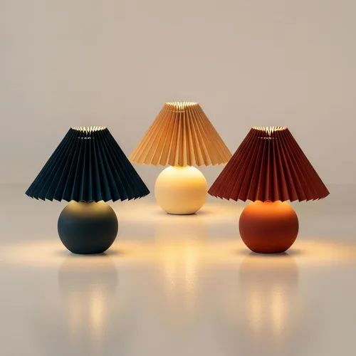 Vista 6 de Brightech Serena - Lámpara LED de mesa, pequeña lámpara de cerámica moderna de 10 pulgadas con pantalla plisada para mesita de noche, escritorio