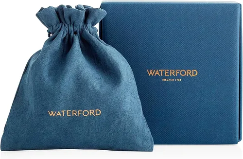 Vista 4 de Waterford Adorno personalizado de la primera bota de bebé, edición 2025, adorno de Navidad de cristal grabado personalizado para recién nacidos