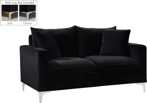 Vista 4 de Meridian Furniture Naomi Collection Modern Sofá de dos plazas tapizado de terciopelo negro contemporáneo con base de acero inoxidable en un