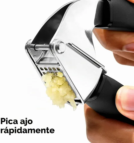 Vista 4 de OXO Good Grips Prensador de ajos de acero inoxidable Se adapta a múltiples dientes, asas suaves que absorben la presión, patrón de agujeros