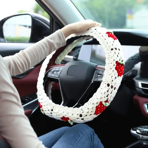 Vista 3 de Juego de fundas de ganchillo para volante, bonita funda bohemia para volante de automóvil de 14 a 15 pulgadas, patrón cuadrado de fresa blanca