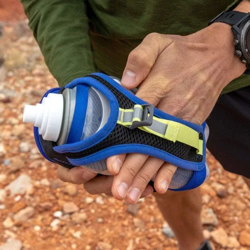 Vista 7 de Nathan SpeedDraw Plus Botella de agua de mano aislada – Botella para correr sin agarre para corredores, senderismo y deportes