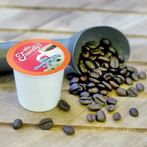 Vista 3 de Friendly's Cápsulas de café helado con sabor, compatibles con cafeteras Keurig K Cup (chips de chocolate menta, 12 unidades)