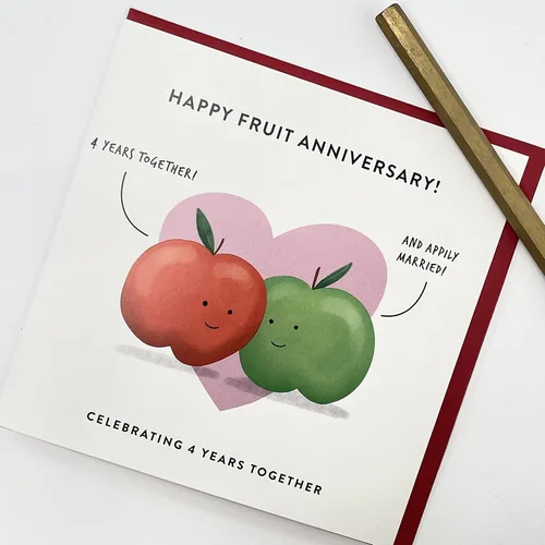 Vista 3 de Old English Co. Tarjeta de aniversario de boda para marido y esposa, bonita tarjeta de felicitación divertida de aniversario de frutas, humor