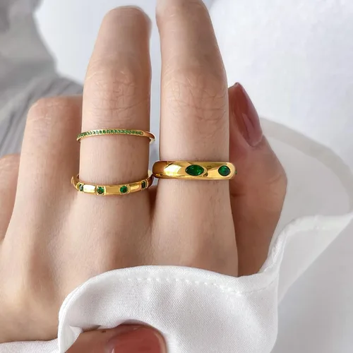 Vista 2 de Juego de 3 anillos de esmeralda para mujer, 18 quilates de circonita cúbica verde que no destiñe, delicados anillos de esmeralda, anillos verdes