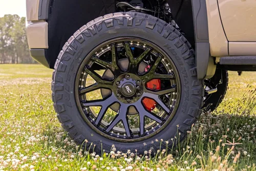 Vista 8 de Cubiertas de pinza de freno Rough Country para 2019-2024 Chevy/GMC 1500-71106A