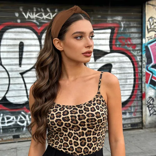 Vista 2 de YISSION Paquete de 4 diademas anudadas para mujer, diademas de tela de torsión ancha, color sólido, antideslizantes, accesorios para el cabello