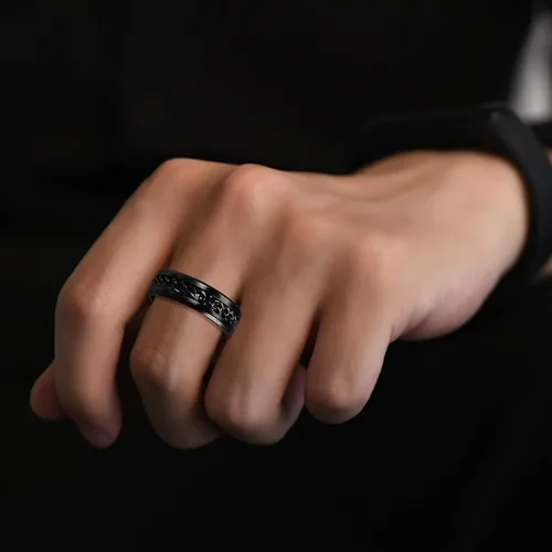 Vista 2 de Besteel Anillo antiestrés de titanio negro para hombre, 0.315 pulgadas, anillo de boda, anillos de alivio de estrés y ansiedad, anillo giratorio