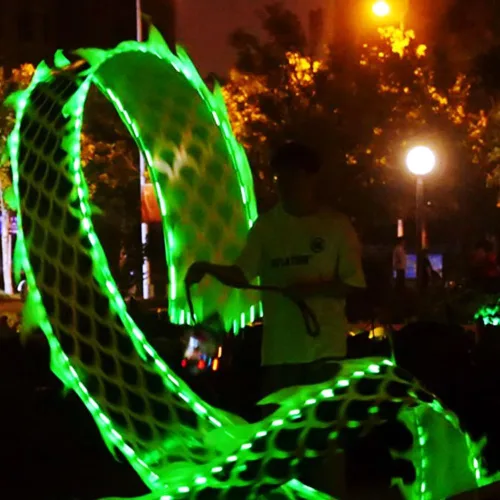 Vista 2 de 26.2 ft (26.2 pies) cuadrado de ejercicio de danza de dragón Poi con cabeza de dragón 3D y cuerda oscilante, conjunto de cinta fluida Wulong de LED