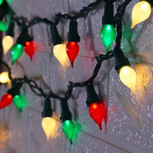 Vista 3 de Luces de Navidad rojas, blancas y verdes, 50 luces LED con cable verde y bombillas de vidrio C3 para árbol de Navidad interior y exterior