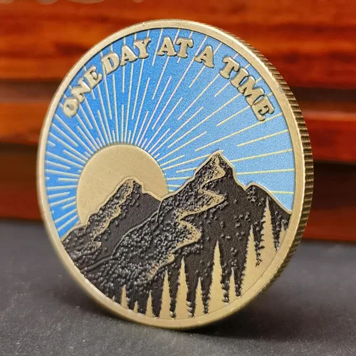 Vista 2 de Sunrise Serenity Lucky Coin One Day at A Time - Ficha de bolsillo, regalo para hombres o mujeres, medallón AA de sobriedad de recuperación
