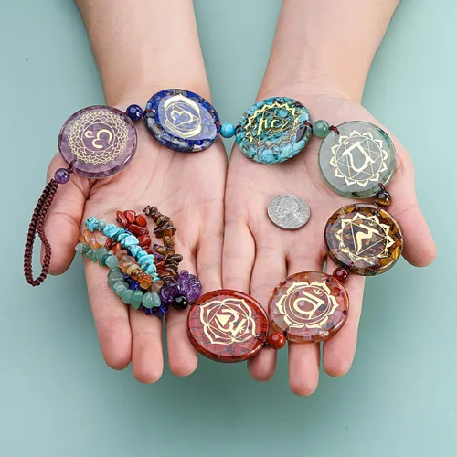 Vista 3 de Jovivi Adorno colgante de piedras de chakra, 7 símbolos de chakras, cristales curativos, borlas colgantes, colgador de pared para yoga, meditación