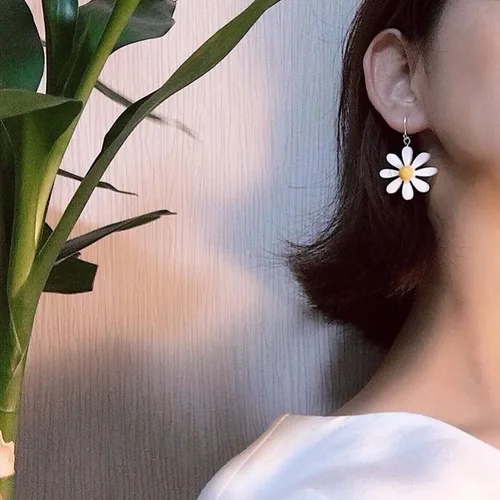 Vista 5 de 6 pares de aretes de flores de verano, aretes de margarita, aretes kawaii, aretes amarillos, aretes funky para mujeres y niñas, Resina, No es una