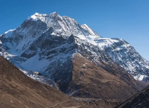 Vista 2 de Noah Rompecabezas Samdo Peak Behind Samdo Village en Manaslu Circuit Trek, cordillera del Himalaya en Nepal, 1000 piezas