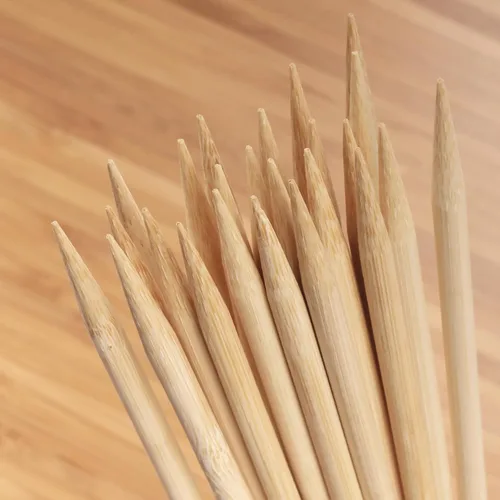 Vista 8 de BambooMN - Brochetas multiusos de bambú para alimentos de punta afilada de 5 mm - 6.5" (16.5cm) - 100 piezas