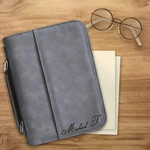 Vista 4 de Funda de libro de piel sintética personalizada con asa y cremallera Funda personalizada para libro/Biblia Grabado láser personalizado