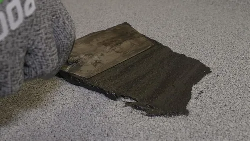 Vista 3 de Rust-Oleum Cemento reparador de techos a base de asfalto húmedo o seco, galón, negro, paquete de 2