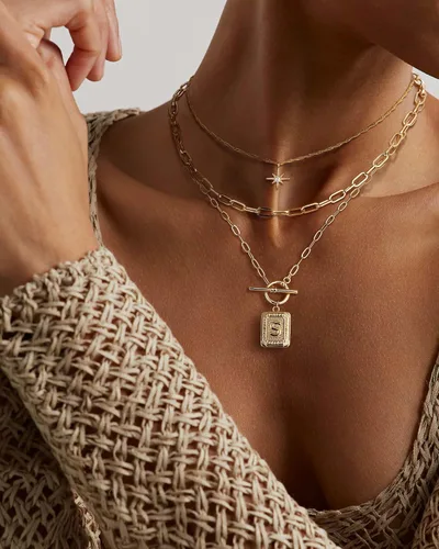 Vista 8 de MJartoria Collares con iniciales en capas para mujer, modernos, chapados en oro de 14 quilates, cadena de papel, collar sencillo con dije de Dorado