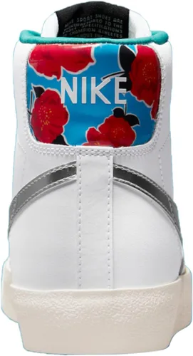 Vista 4 de Nike Blazer Mid 77 Big Kid Sneakers
