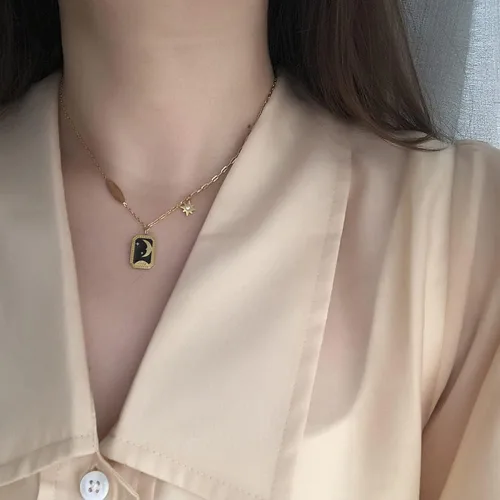 Vista 7 de MODAGIRL Collar con colgante rectangular de acero inoxidable chapado en oro de 18 quilates con estrella de luna y cadena de clavícula esmaltada