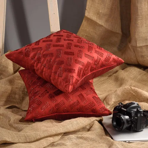 Vista 2 de Funda de almohada bordada con lentejuelas rojas, almohada decorativa con cuentas de 12 x 12 pulgadas, fundas de almohada de cama de diseño pequeño