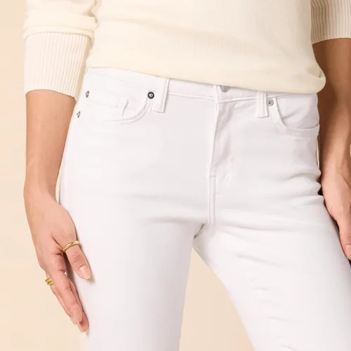 Vista 4 de Tienda Essentials Jeans ajustados para mujer