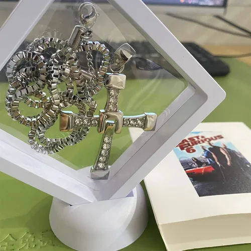 Vista 4 de Tencent Dominic - Collar con colgante de cruz de Toretto de acero de titanio, collar de hip-hop, regalo para hombres y mujeres, fanáticos