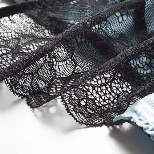 Vista 3 de SilRiver Bragas de satén de seda para mujer, ropa interior brillante Tanga