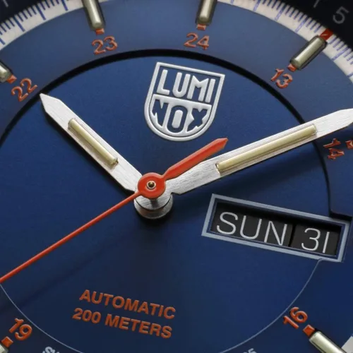 Vista 3 de Luminox Atacama Field Reloj azul automático fabricado en Suiza XL1903 Azul Patchwork Casilla