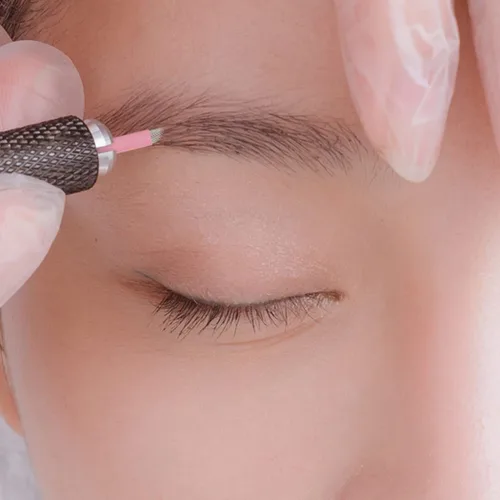 Vista 4 de XIAOYU 50 agujas desechables para microblading de cejas, cuchillas de maquillaje de microcuchillas de tatuaje para suministros de maquillaje